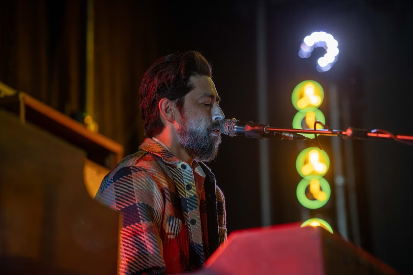 Jackie Greene performing